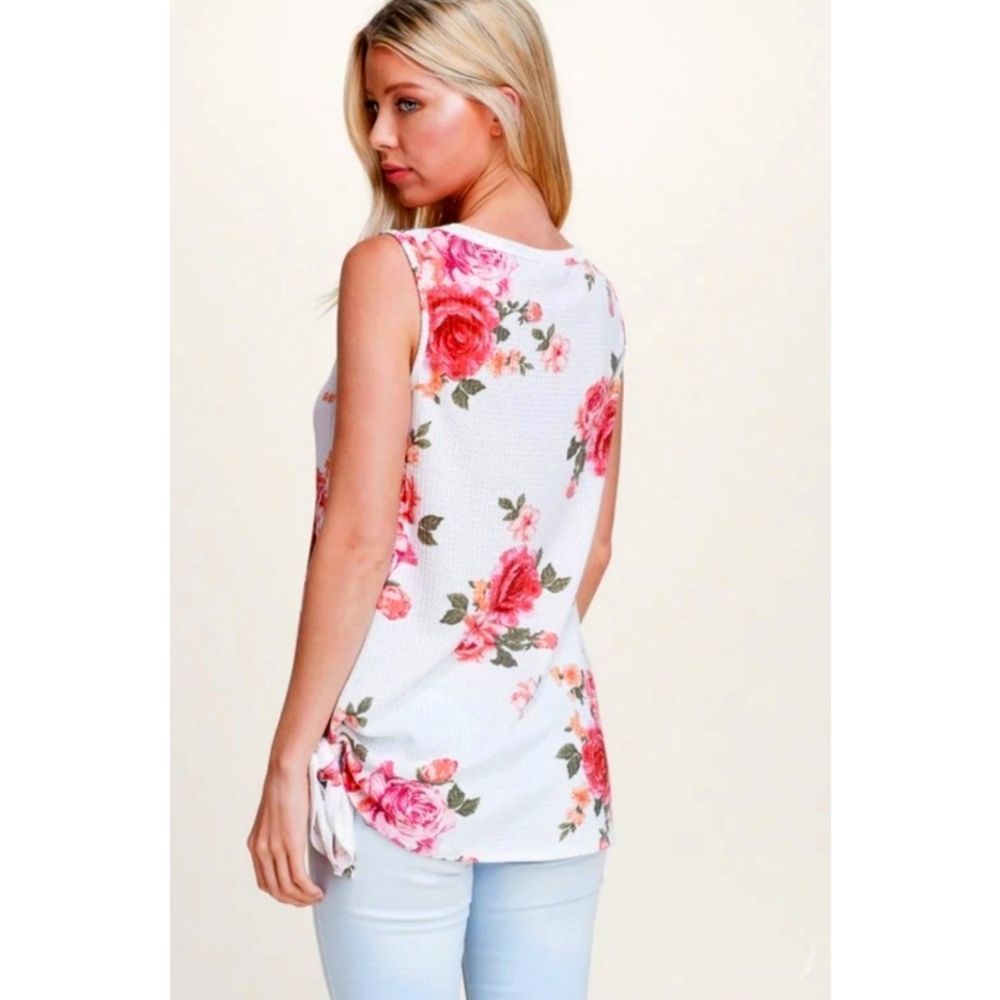 Ivory Floral Key Hole Top - Picture 5 of 5